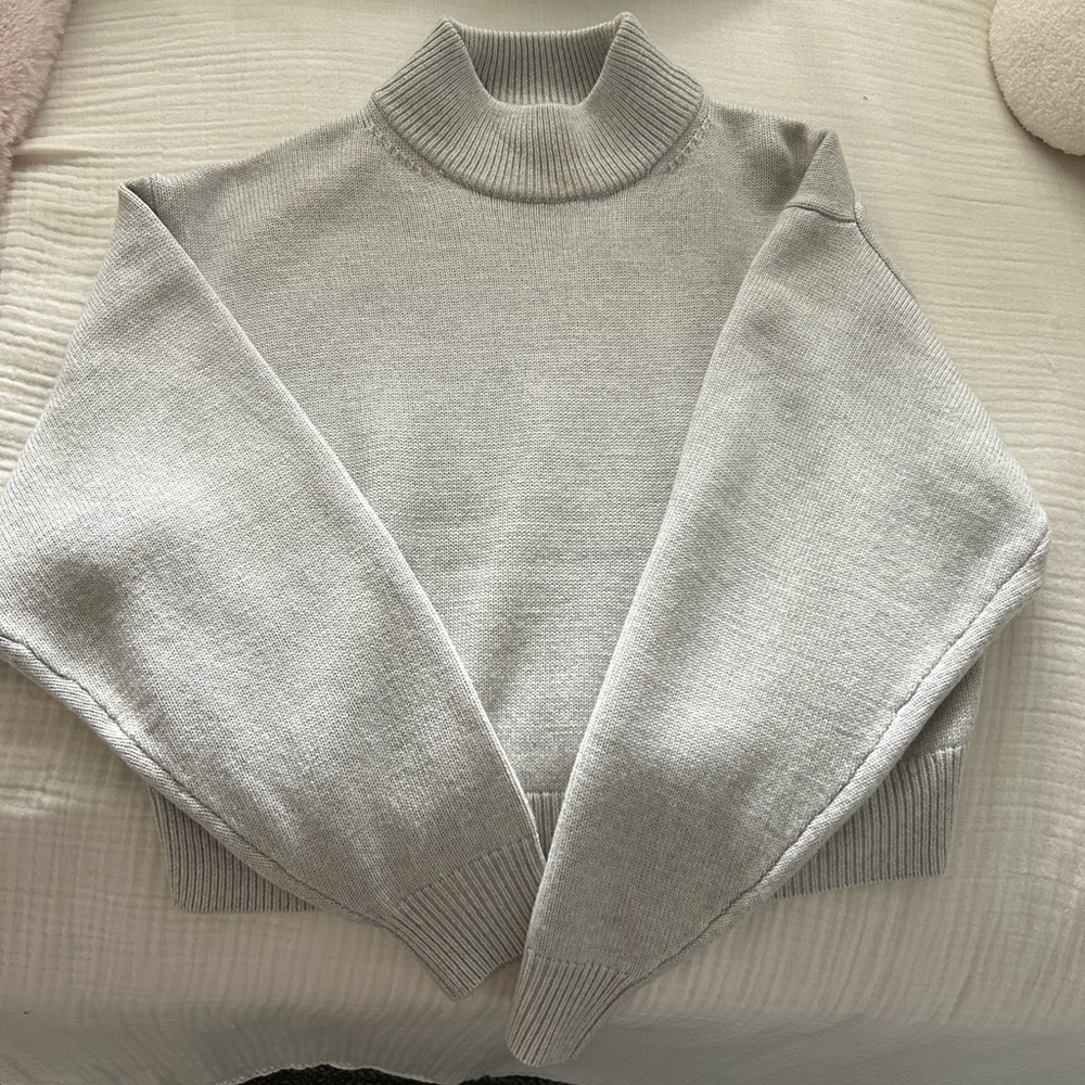 Aritzia grey sweater